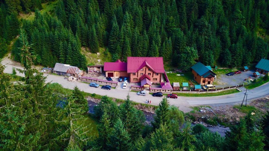 Hotel Berloga-Sinevir Synevyrsʼka Polyana Esterno foto