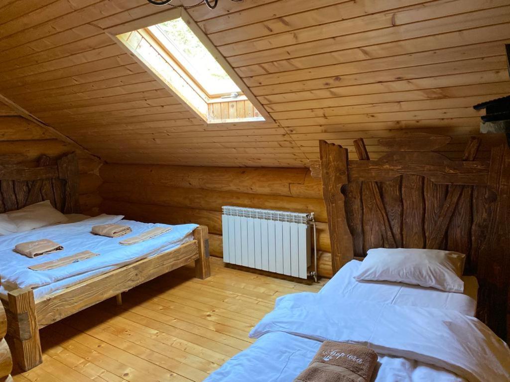 Hotel Berloga-Sinevir Synevyrsʼka Polyana Esterno foto