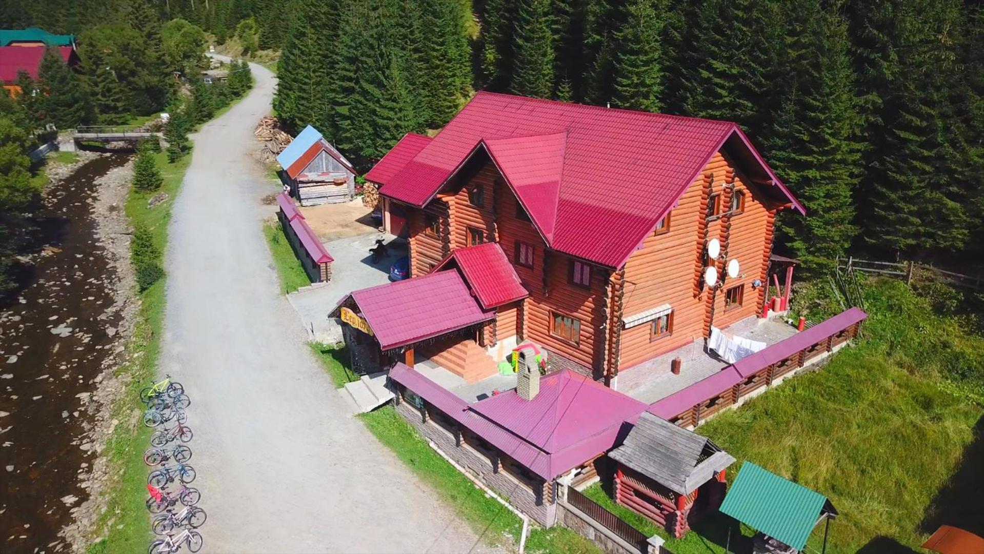 Hotel Berloga-Sinevir Synevyrsʼka Polyana Esterno foto