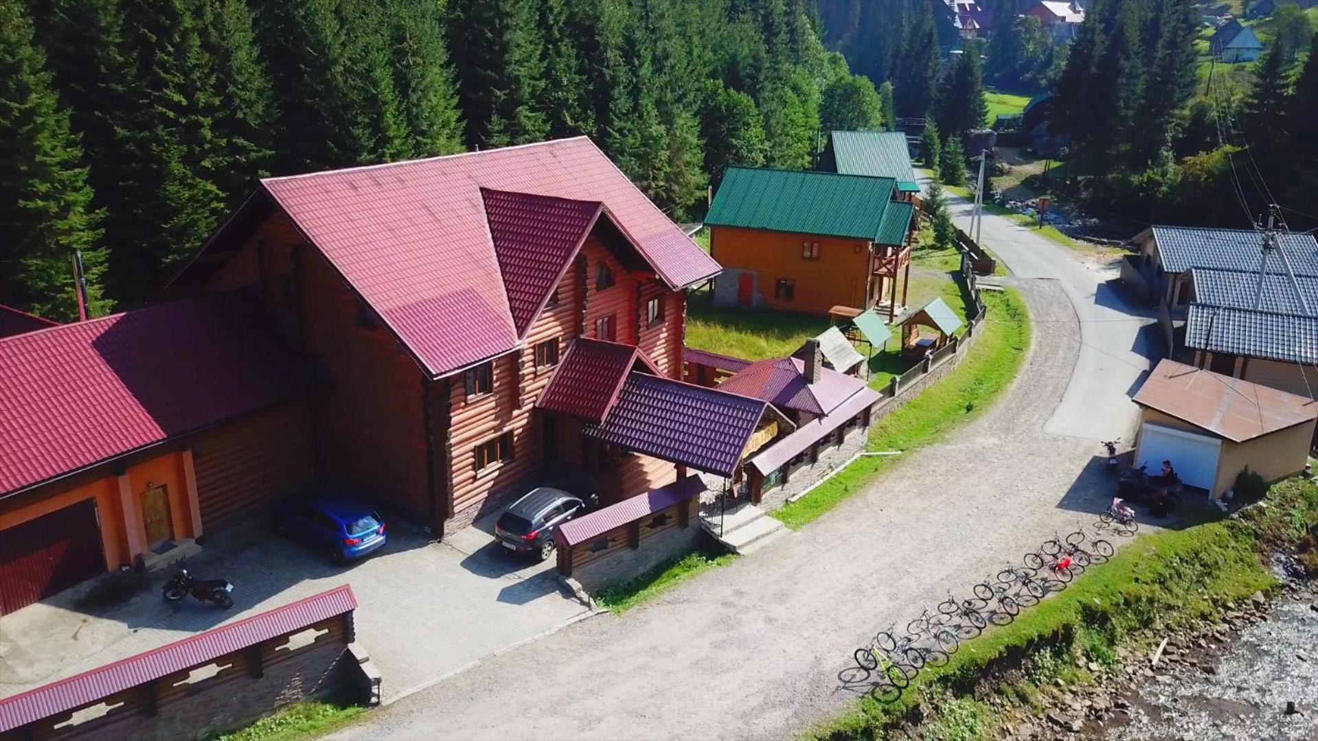 Hotel Berloga-Sinevir Synevyrsʼka Polyana Esterno foto