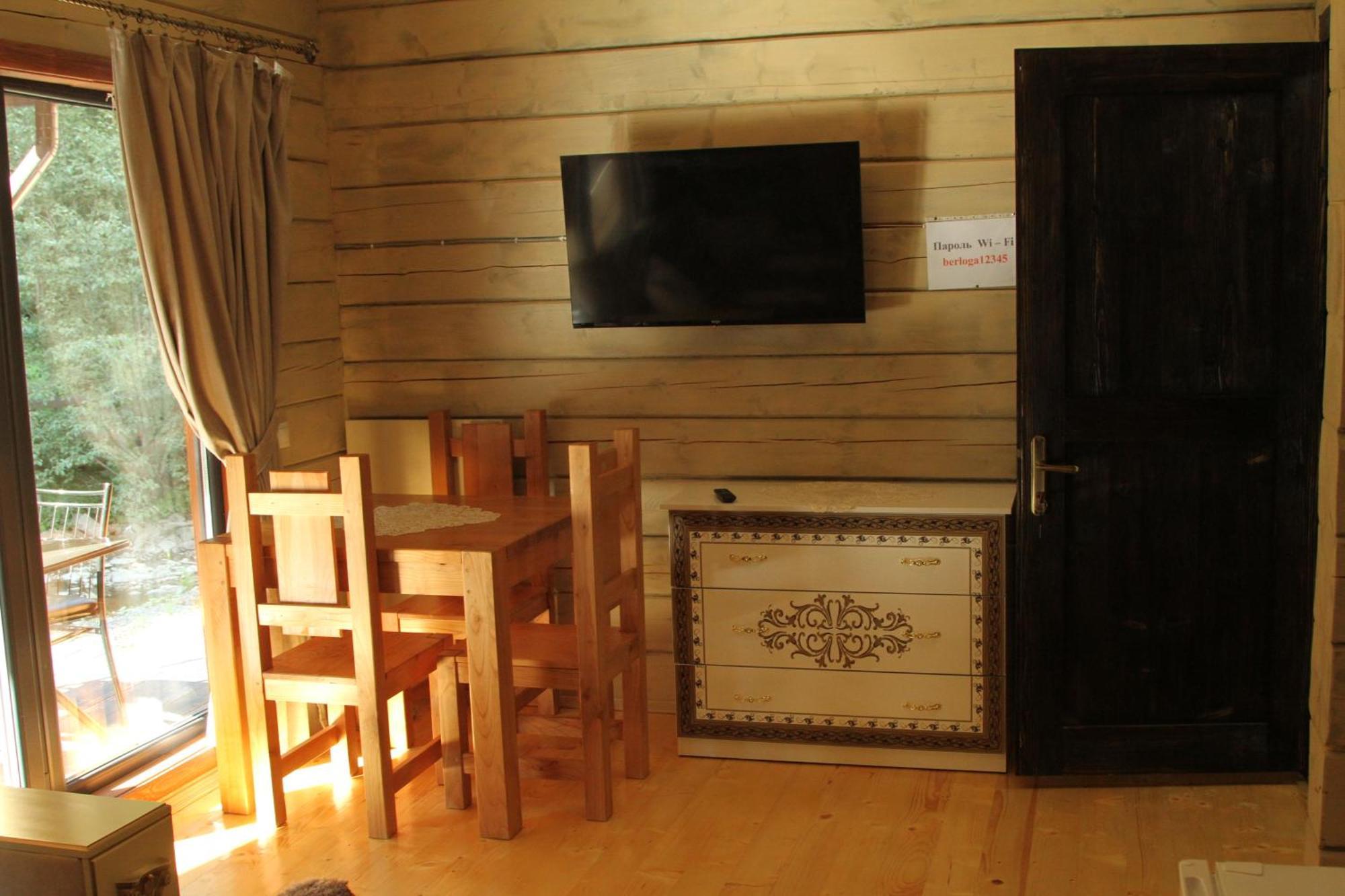 Hotel Berloga-Sinevir Synevyrsʼka Polyana Esterno foto