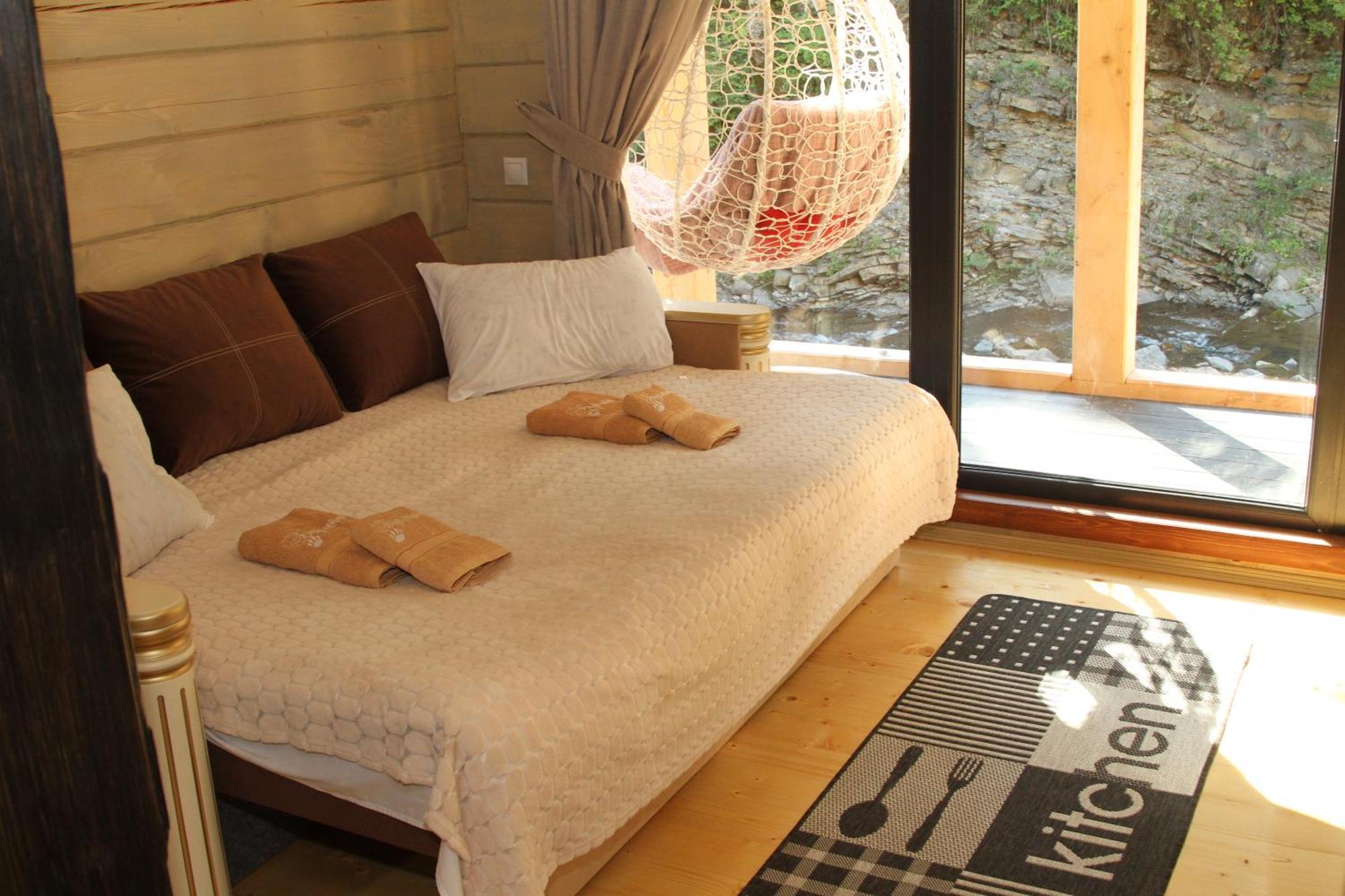 Hotel Berloga-Sinevir Synevyrsʼka Polyana Esterno foto