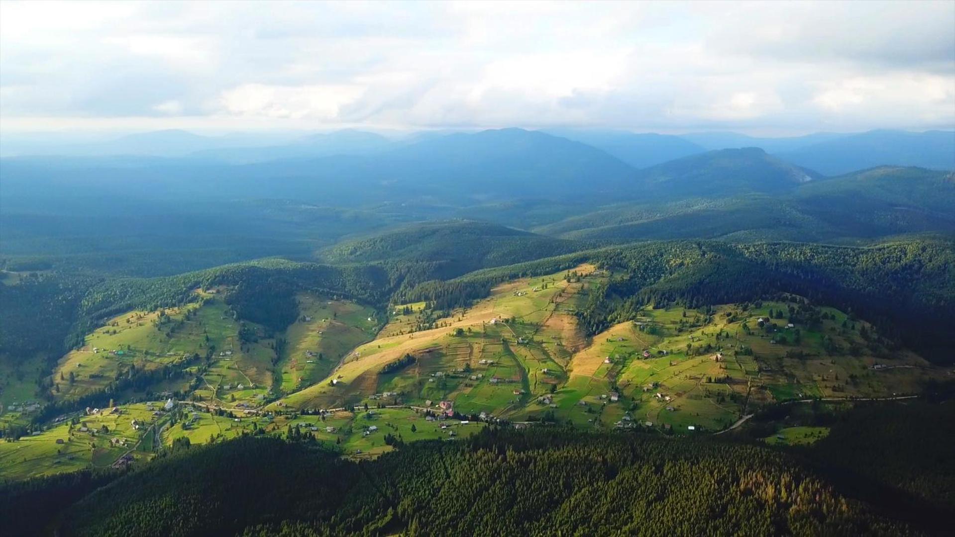Hotel Berloga-Sinevir Synevyrsʼka Polyana Esterno foto