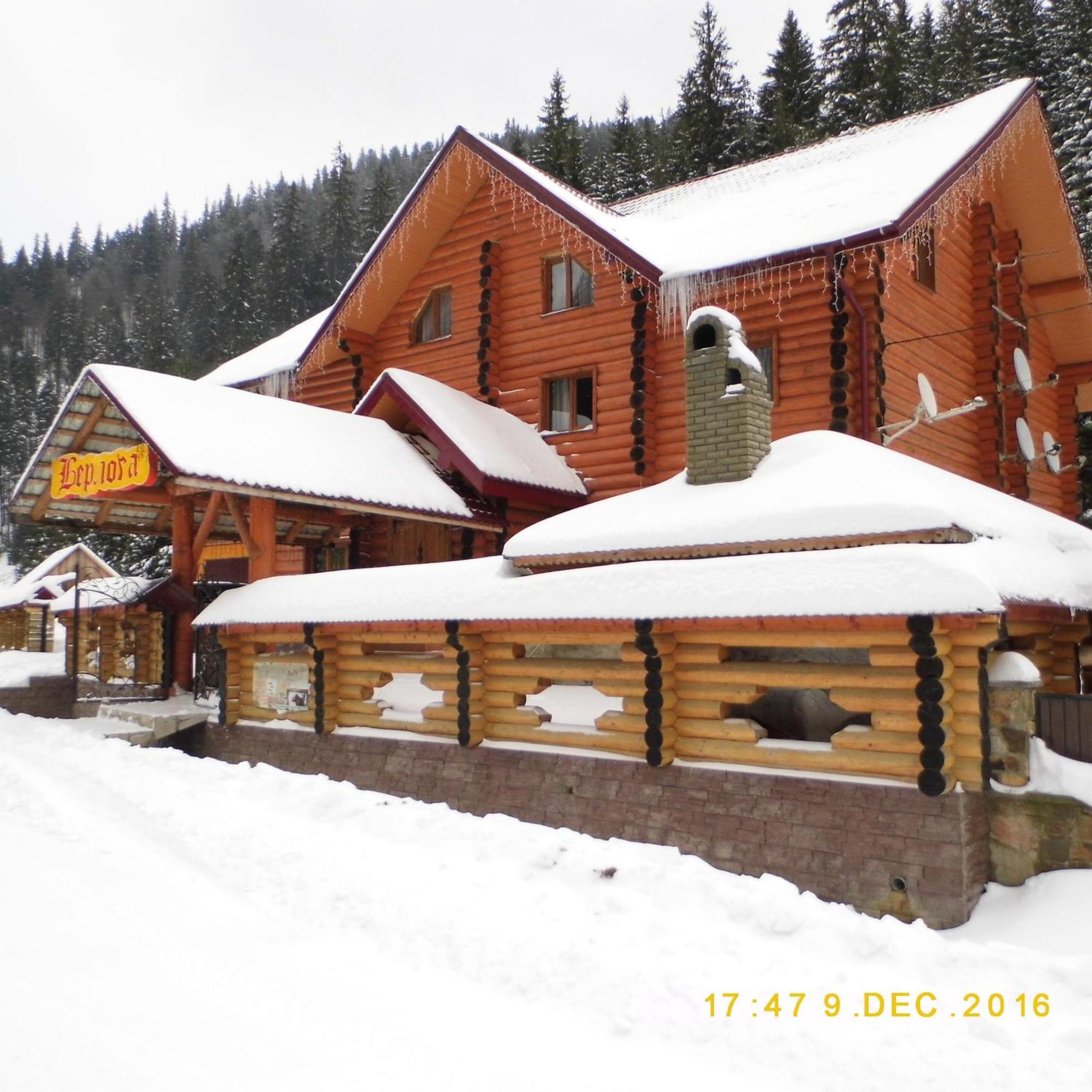 Hotel Berloga-Sinevir Synevyrsʼka Polyana Esterno foto