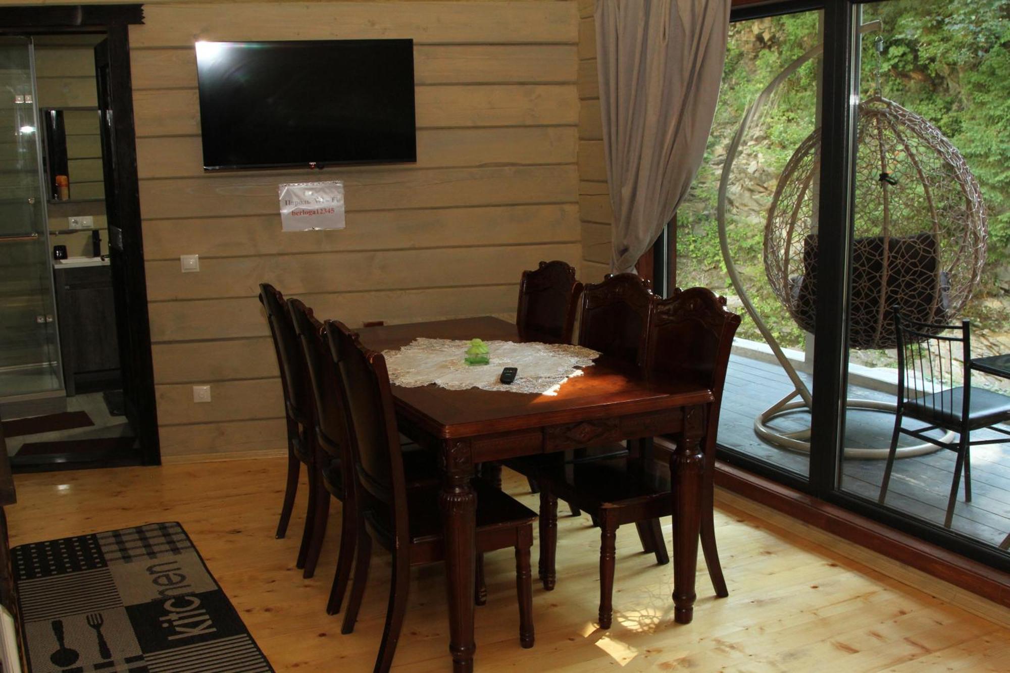Hotel Berloga-Sinevir Synevyrsʼka Polyana Esterno foto