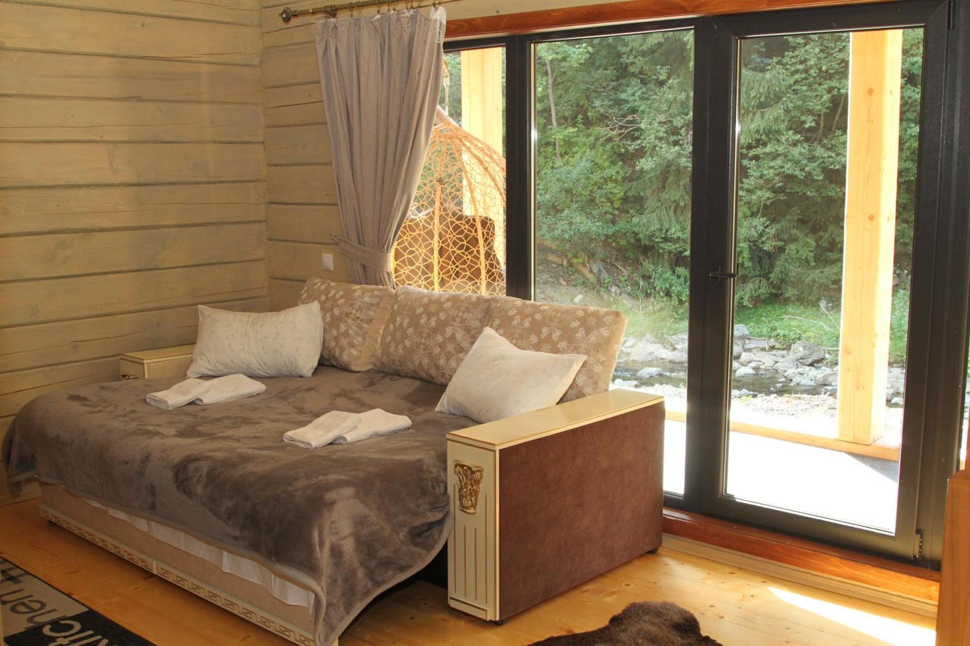 Hotel Berloga-Sinevir Synevyrsʼka Polyana Esterno foto