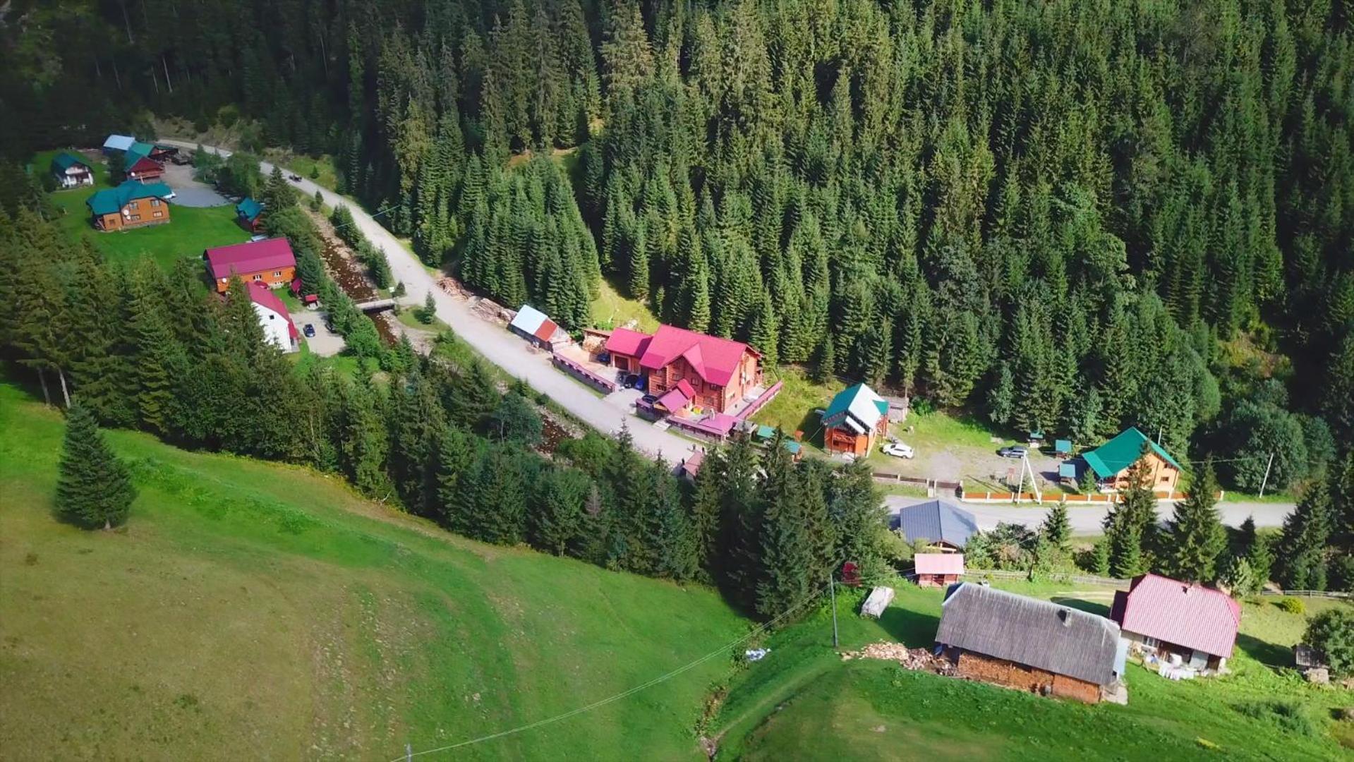 Hotel Berloga-Sinevir Synevyrsʼka Polyana Esterno foto