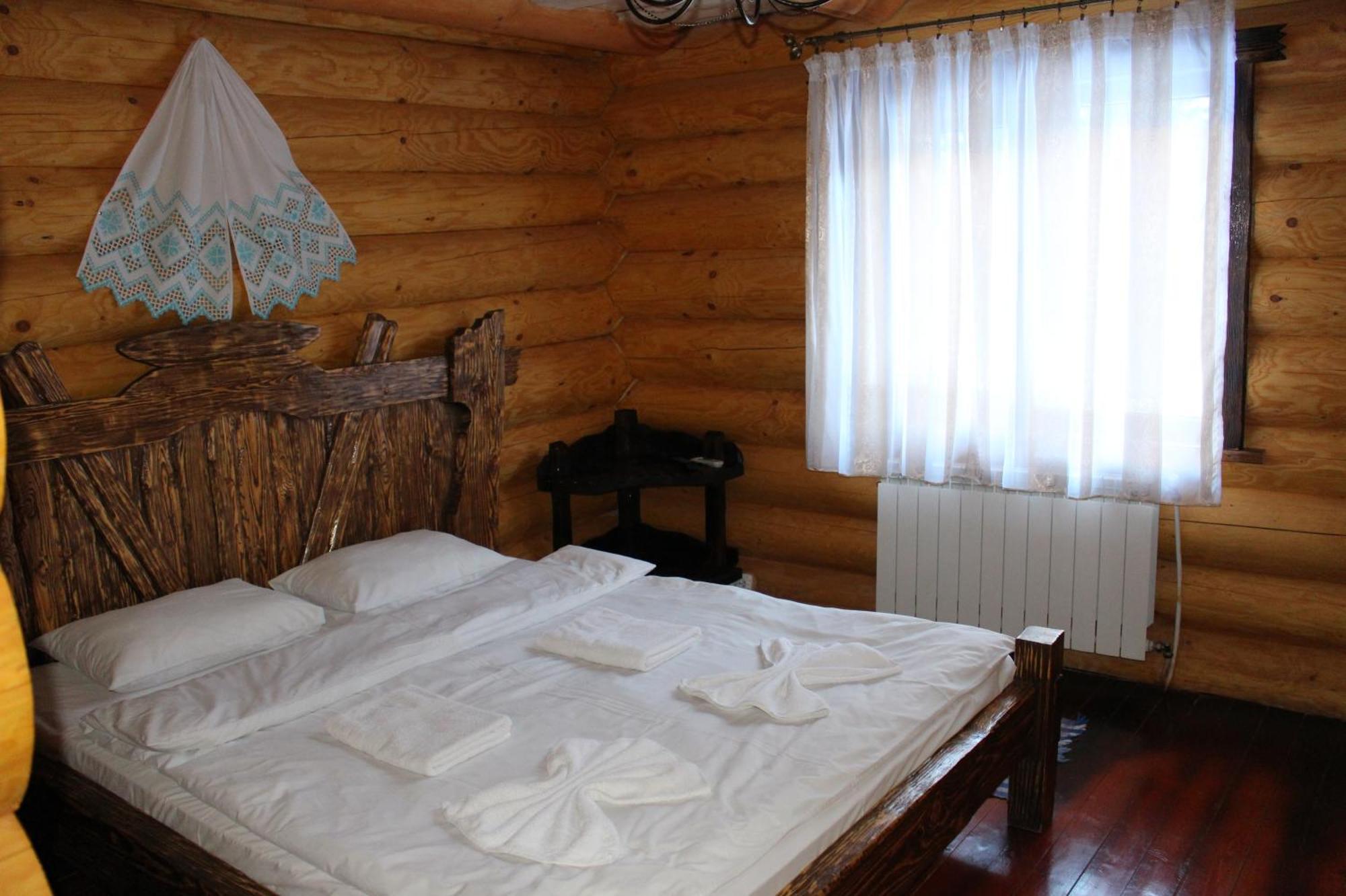 Hotel Berloga-Sinevir Synevyrsʼka Polyana Esterno foto