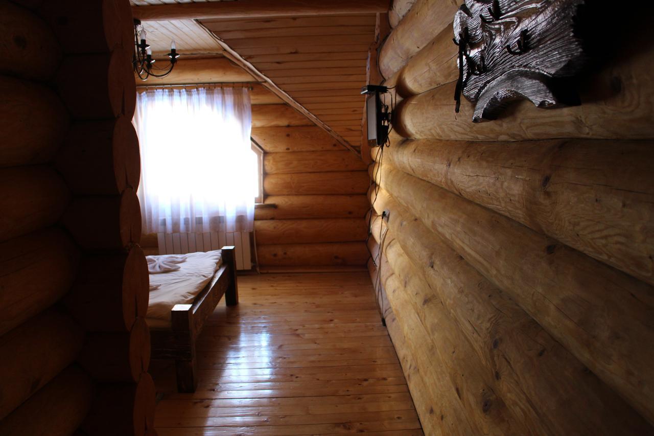 Hotel Berloga-Sinevir Synevyrsʼka Polyana Esterno foto