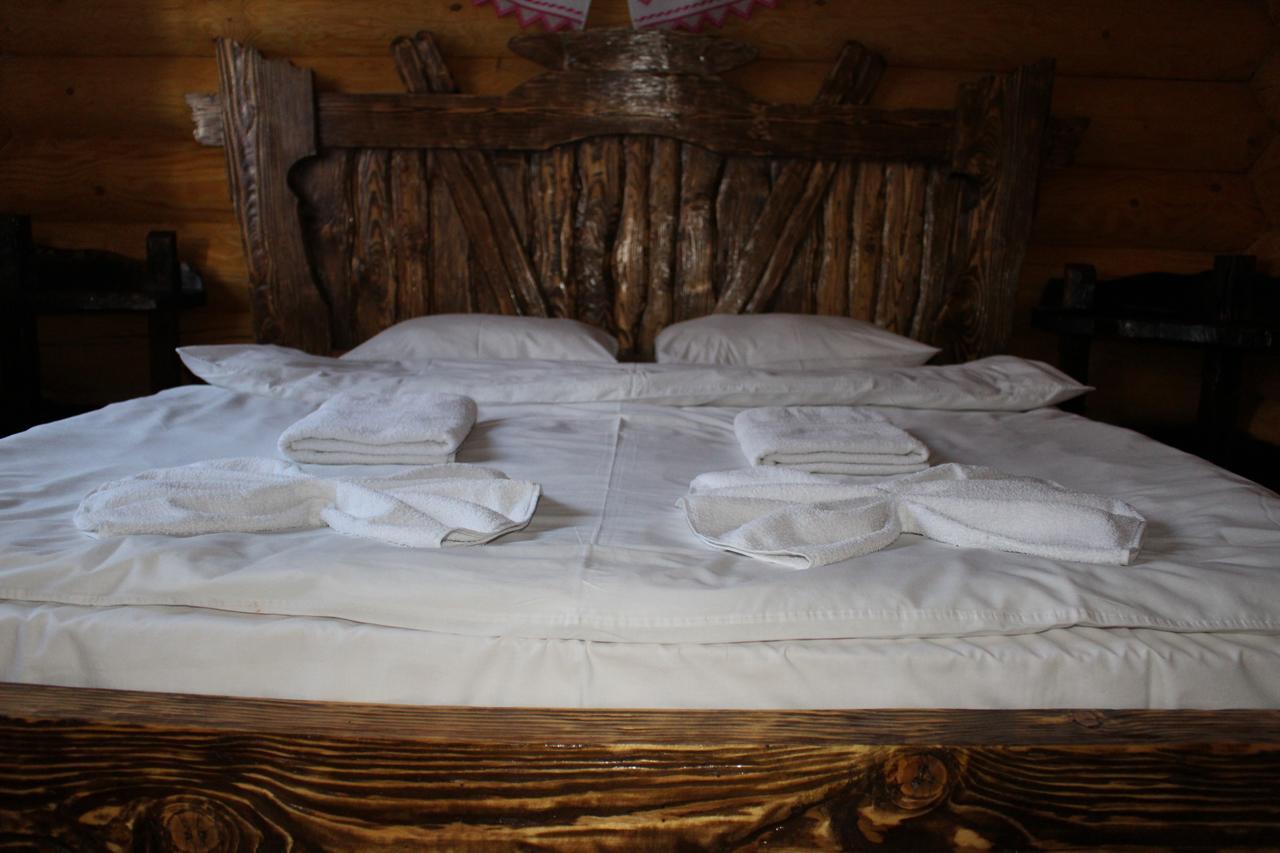 Hotel Berloga-Sinevir Synevyrsʼka Polyana Esterno foto