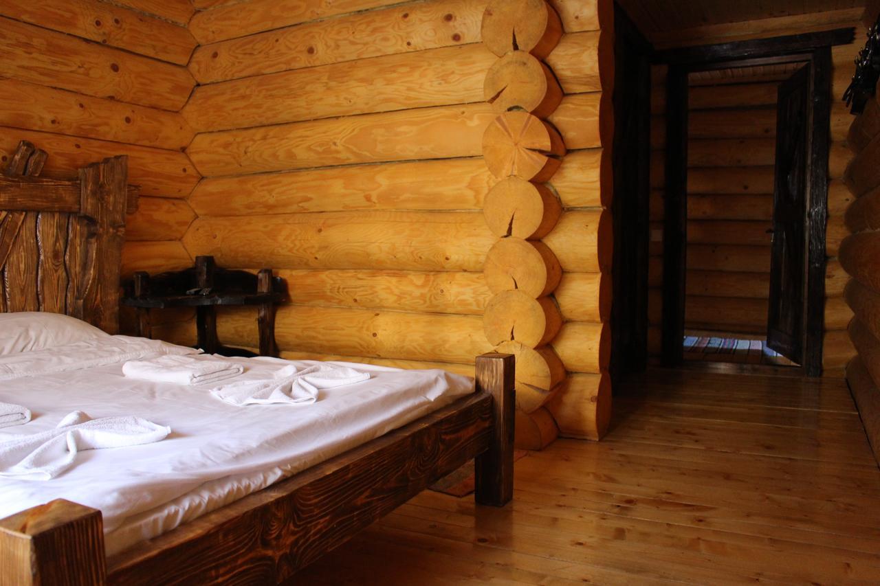 Hotel Berloga-Sinevir Synevyrsʼka Polyana Esterno foto