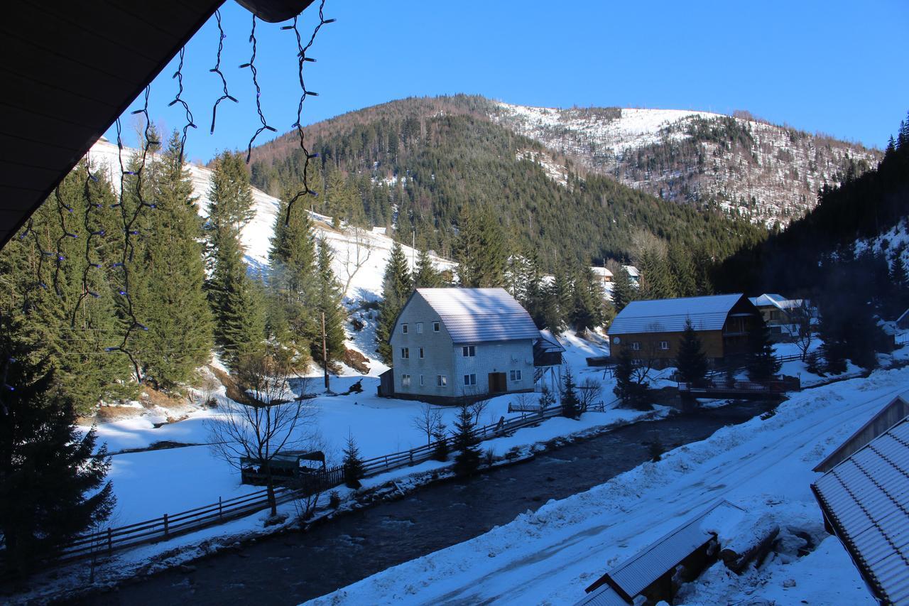 Hotel Berloga-Sinevir Synevyrsʼka Polyana Esterno foto