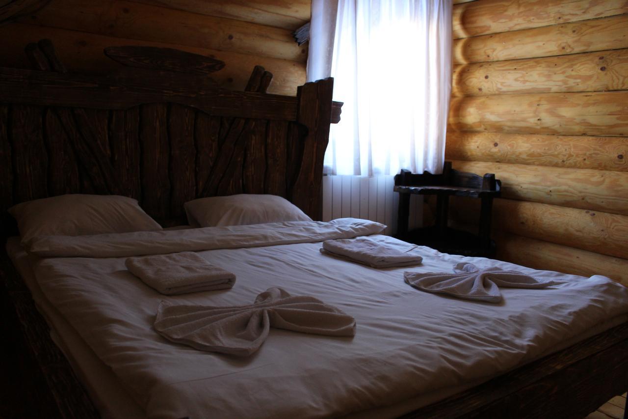 Hotel Berloga-Sinevir Synevyrsʼka Polyana Esterno foto